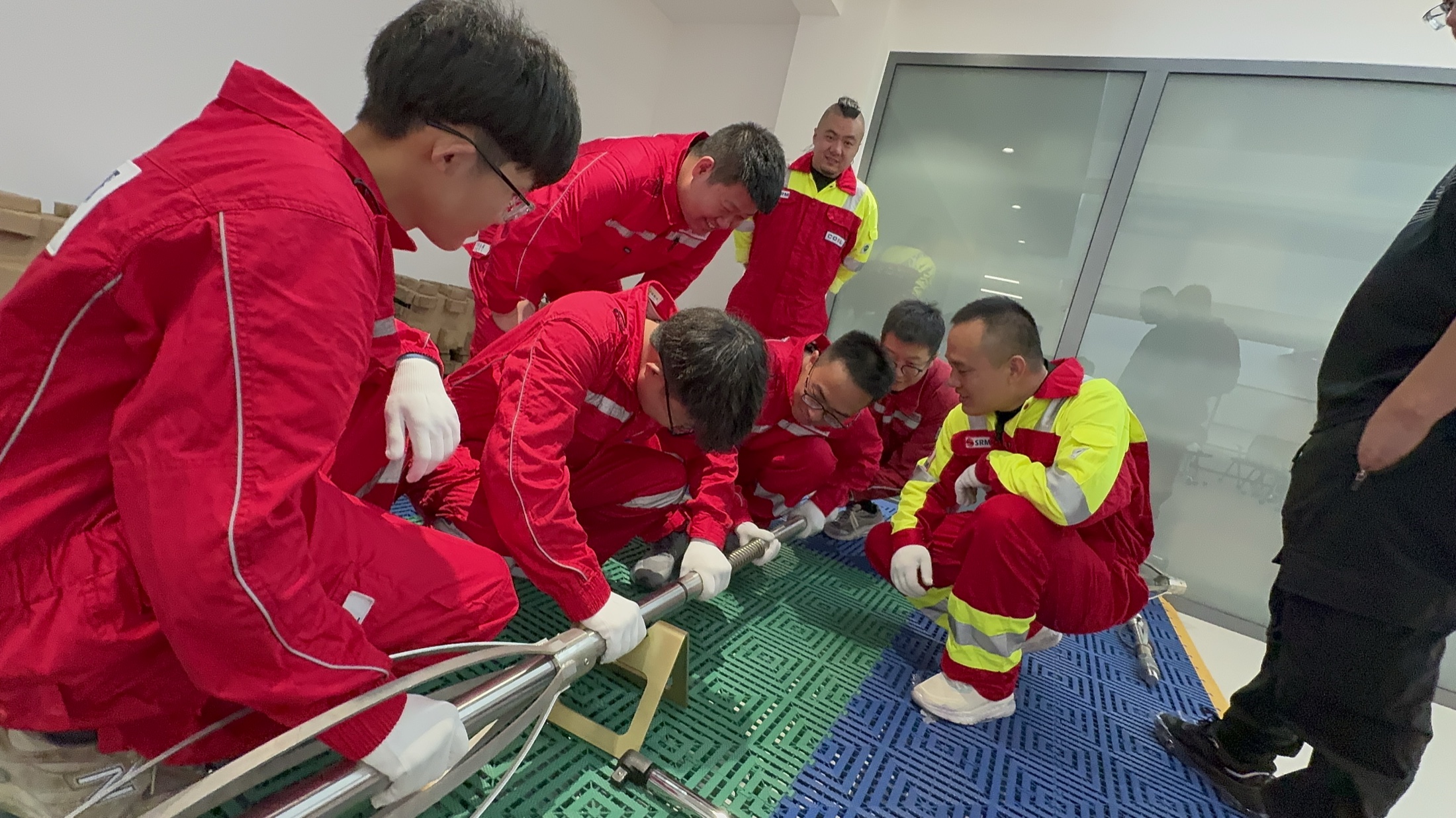 实操环节帮助客户熟悉工具组装和流程控制。