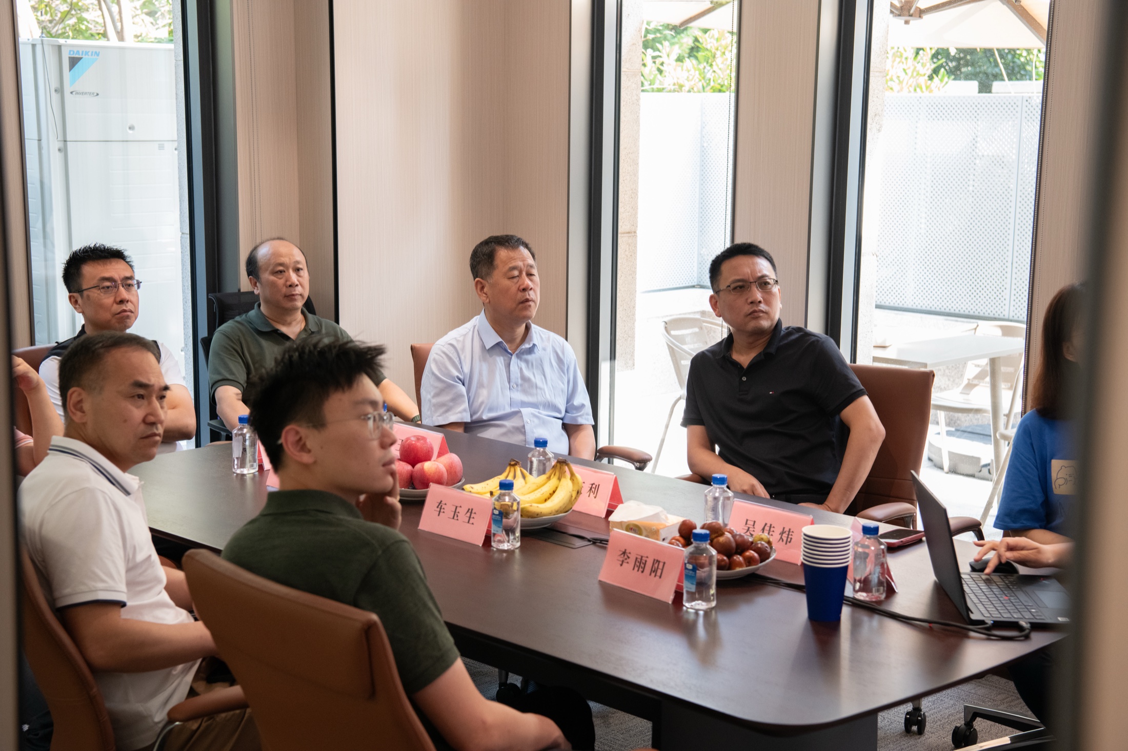 围绕供应商考核要求进行沟通。