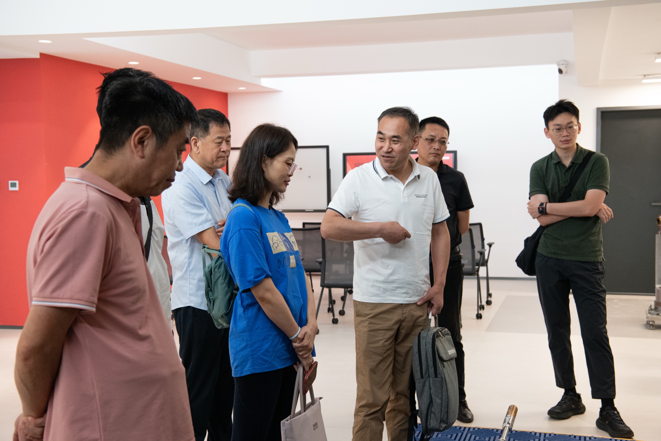 到司考察会议交流现场。