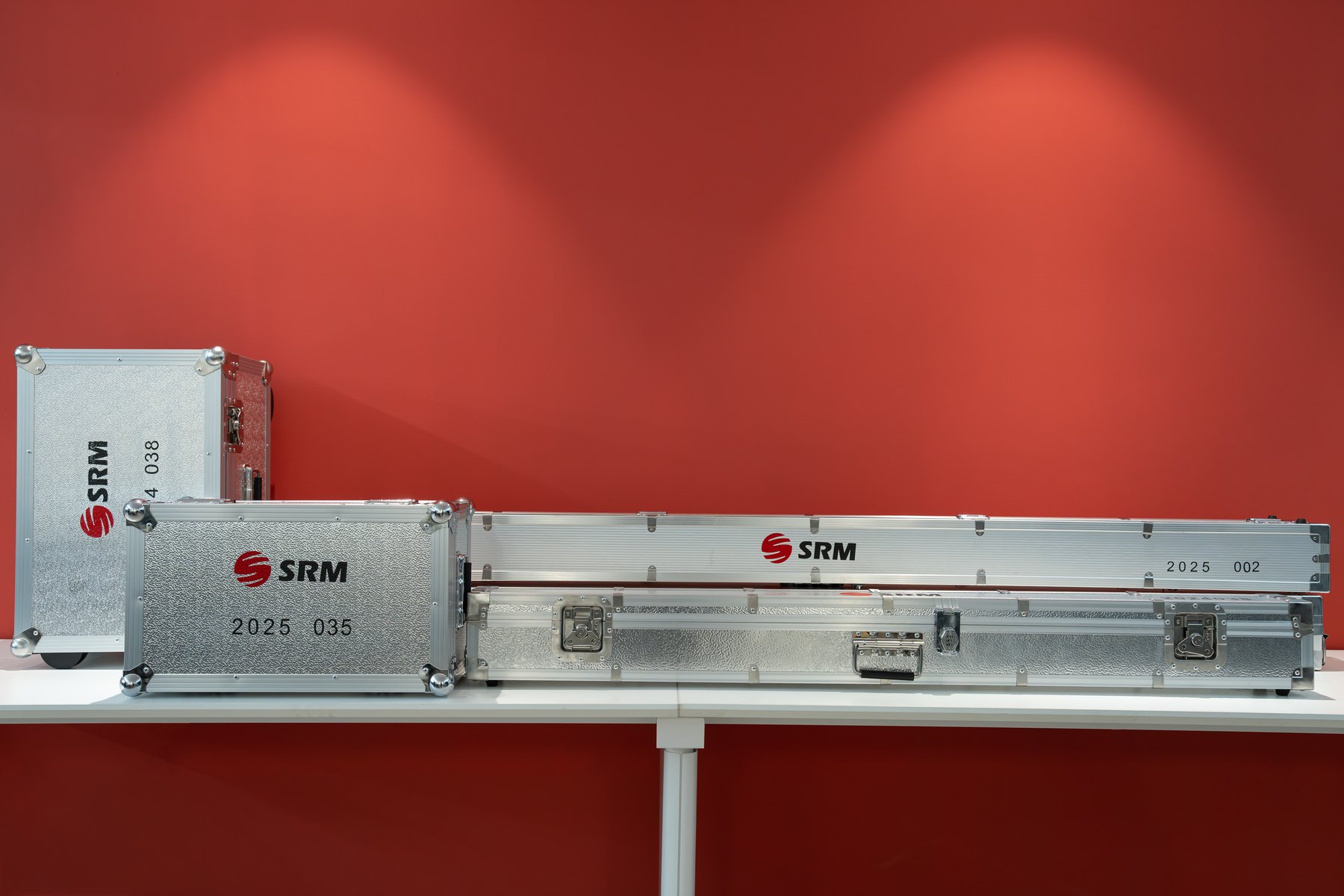 Shock-resistant transport case for instrument protection and delivery management.