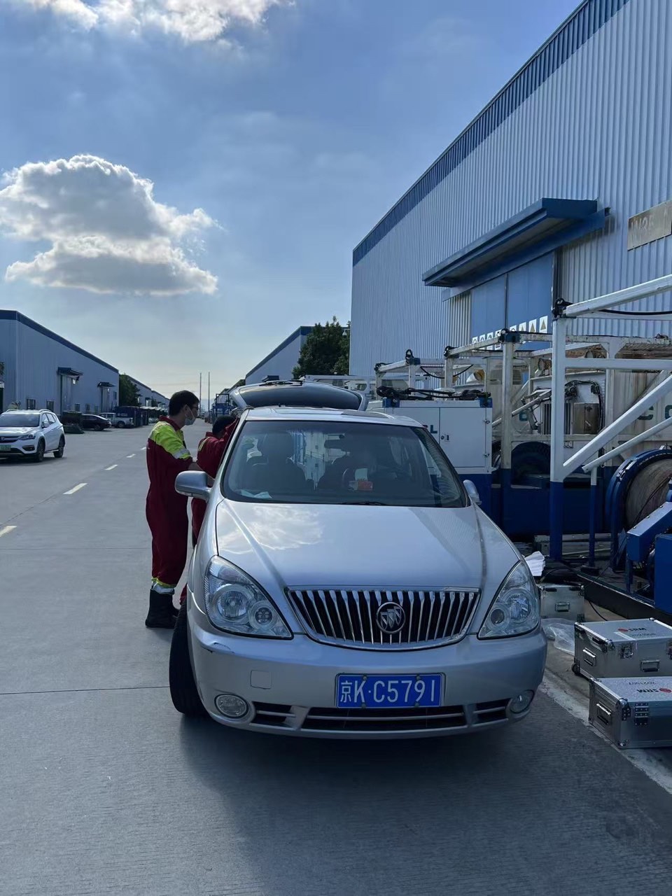 Vehicle, equipment boxes, and skid delivery preparation on site.