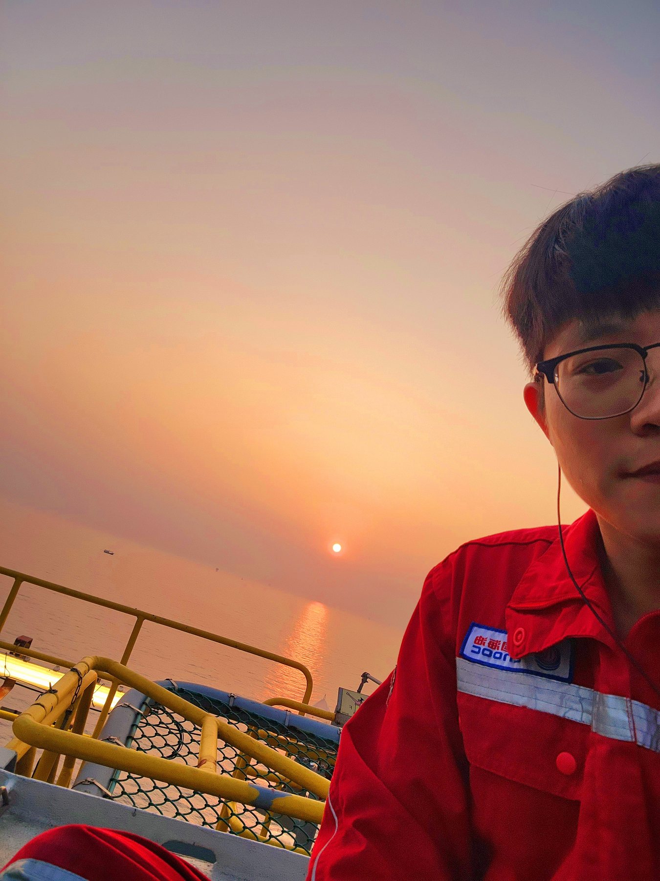 海上平台作业。
