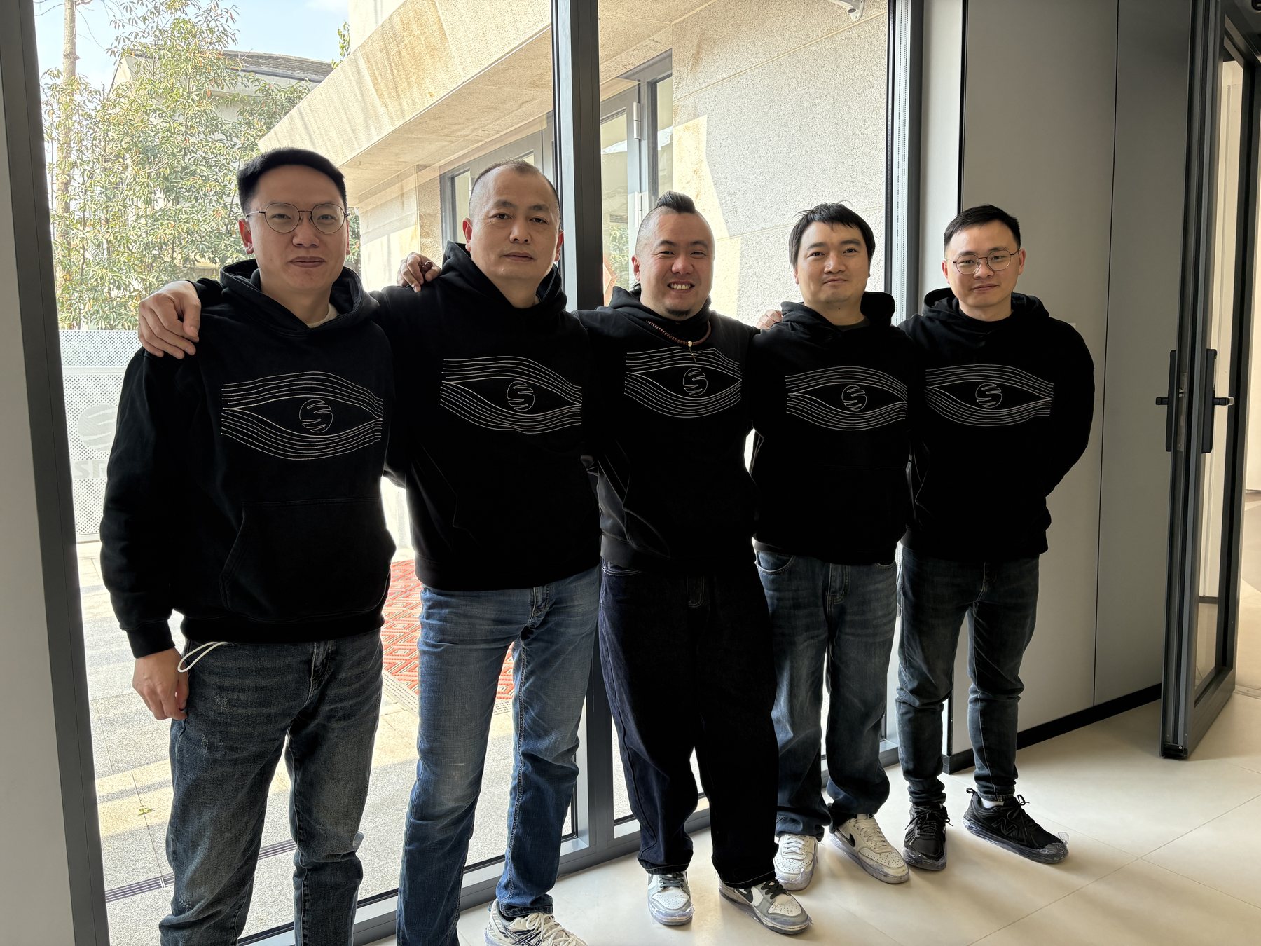 公司维保部门团队合影。
